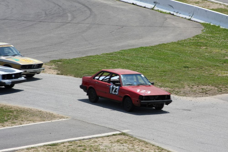 Illustration for article titled The 24 Hours Of LeMons New England 2009 Über Gallery, Part 1